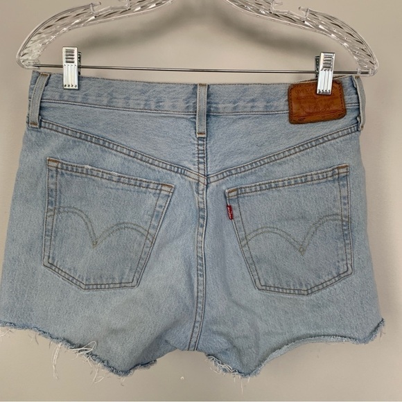 Levi’s 501 Light Wash Jean Shorts Size 28 - Picture 3 of 9